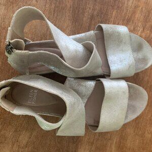 Eileen Fisher Sport Sandal W 8.5 in sparkly platinum / white gold suede